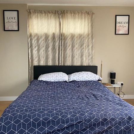 A Spacious Double Bed Studio Stoke-on-Trent Zewnętrze zdjęcie